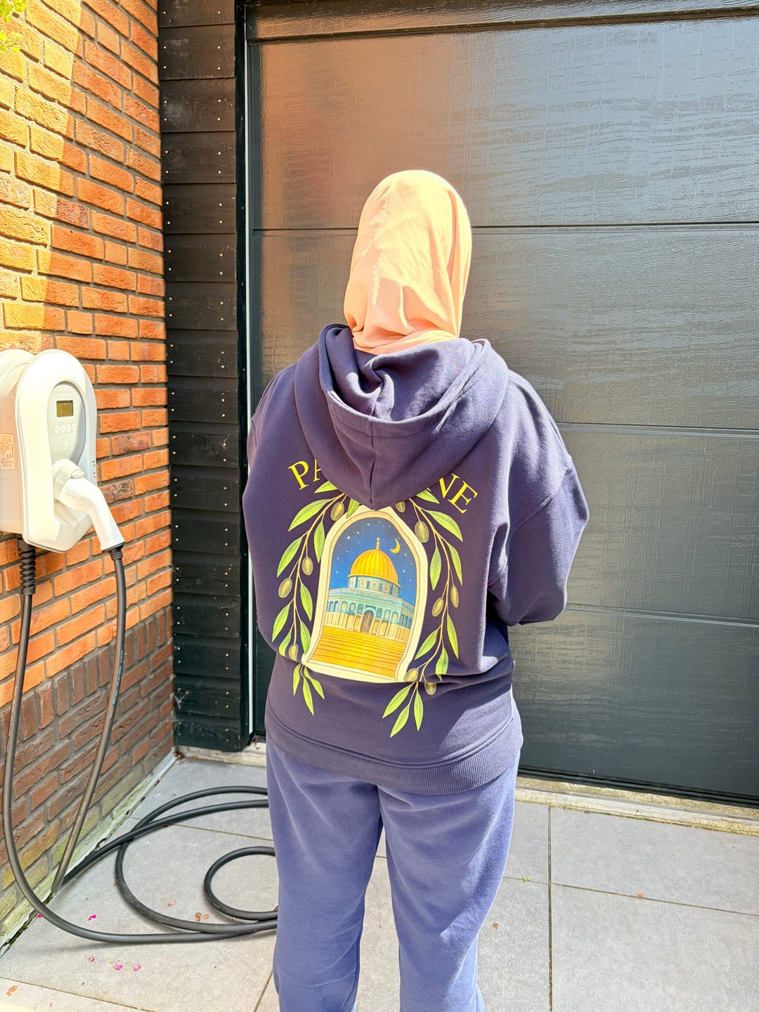 Customer photo review of QUDS Oversized Zipper Hoodie