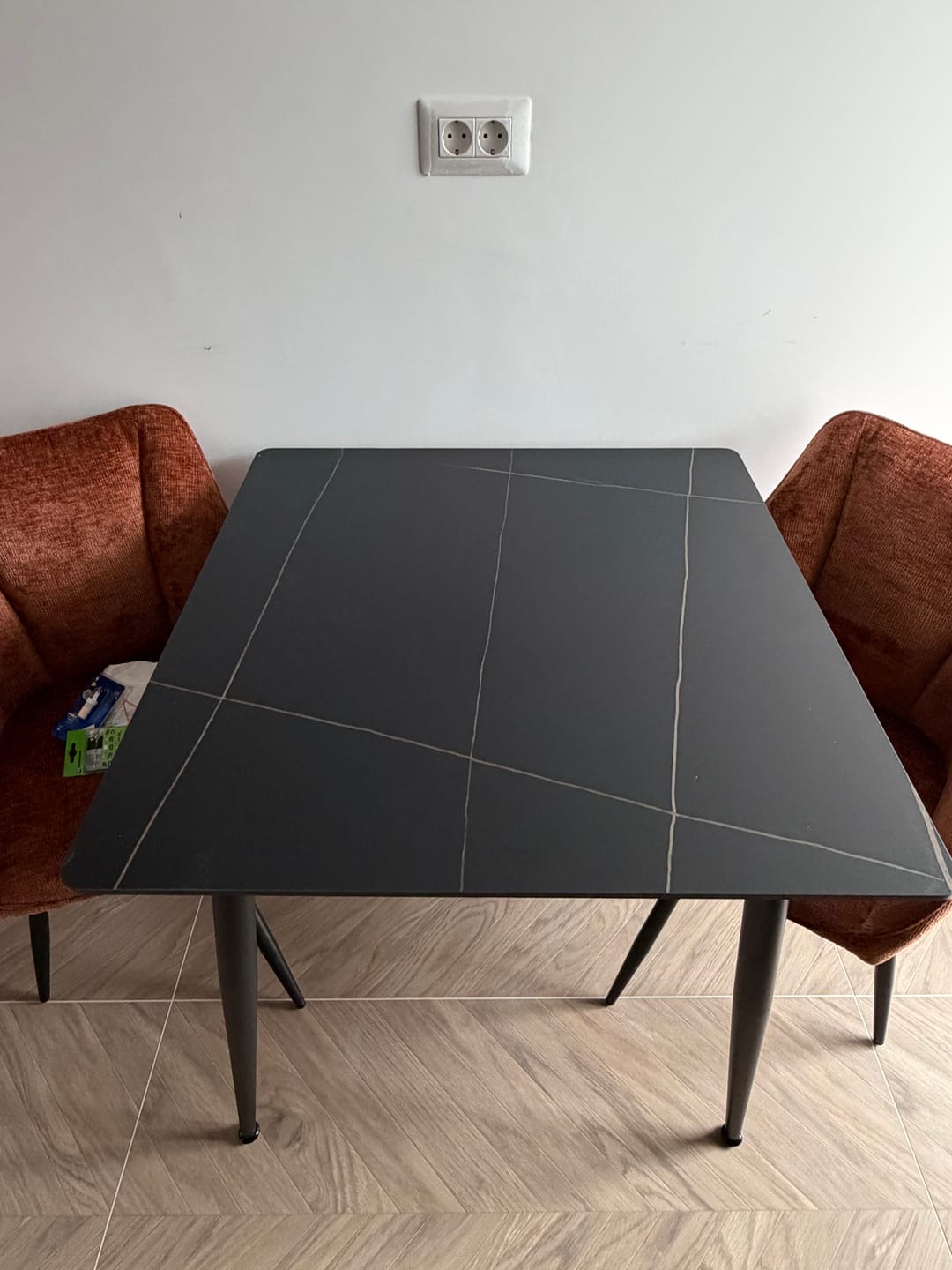 Customer photo review of Masa RION, negru mat cu efect de marmura, ceramica/metal, 80x80x76 cm