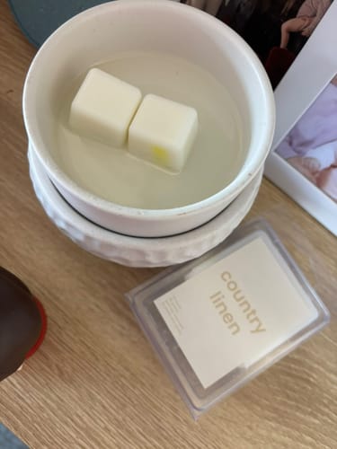 Customer photo review of Country Linen Wax Melt Gift