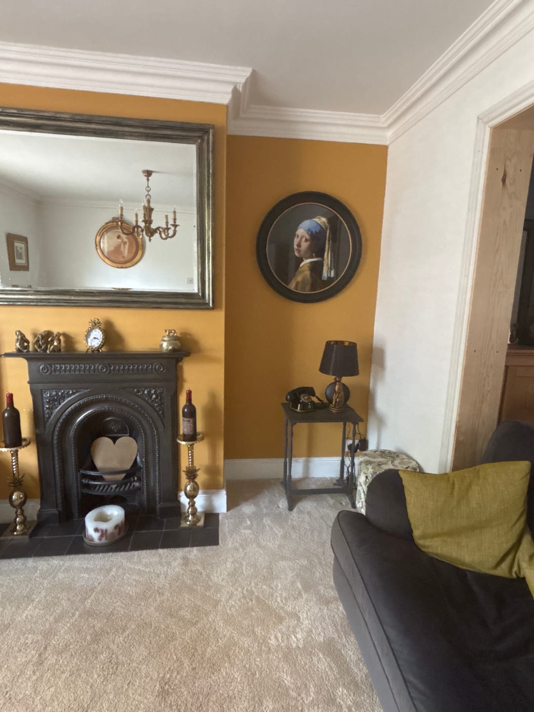Customer photo review of c.1665 Girl with a Pearl Earring - Round Frame J Vermeer
