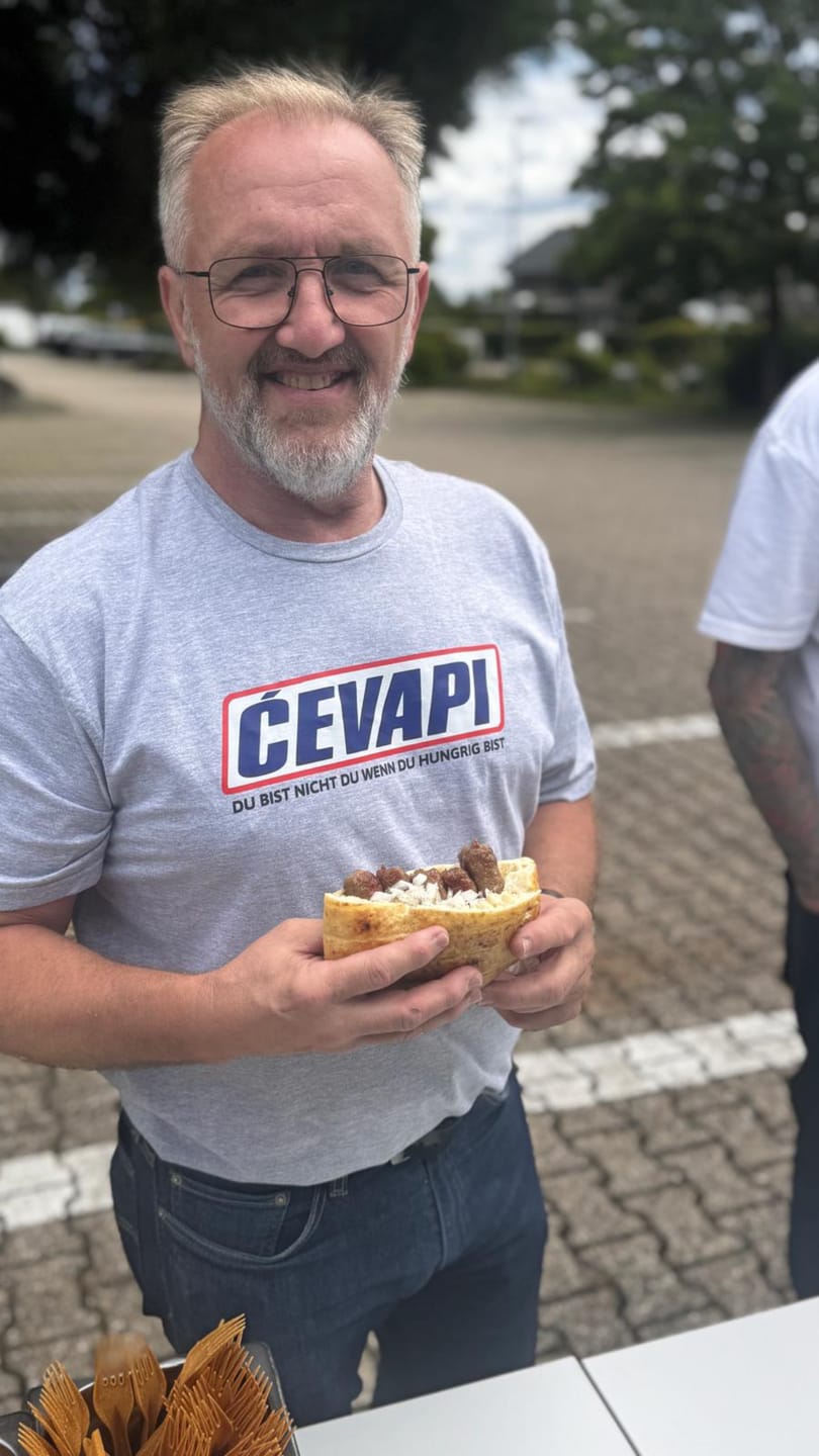 Customer photo review of Ćevapi, Premium T-Shirt