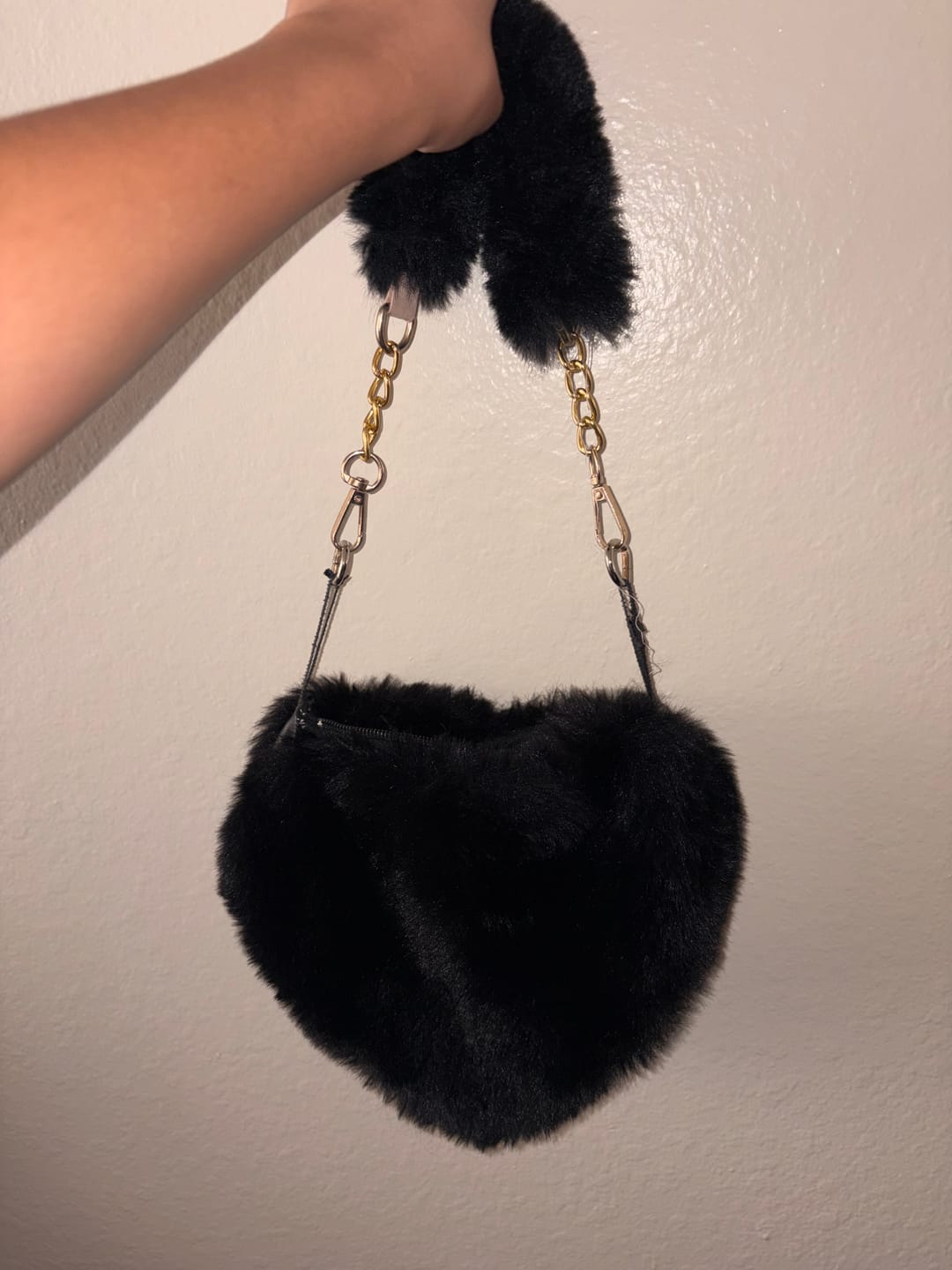 Customer photo review of Lilly Furry Heart Shape Hand Bag