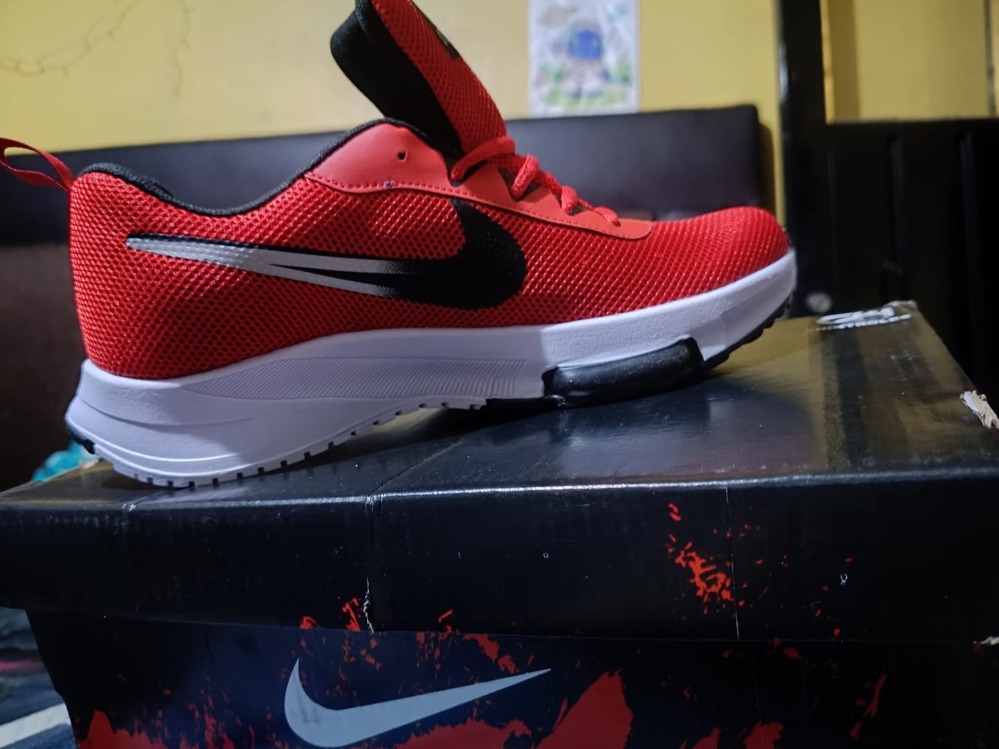 Customer photo review of Tenis 025 Rojo Negro Plata