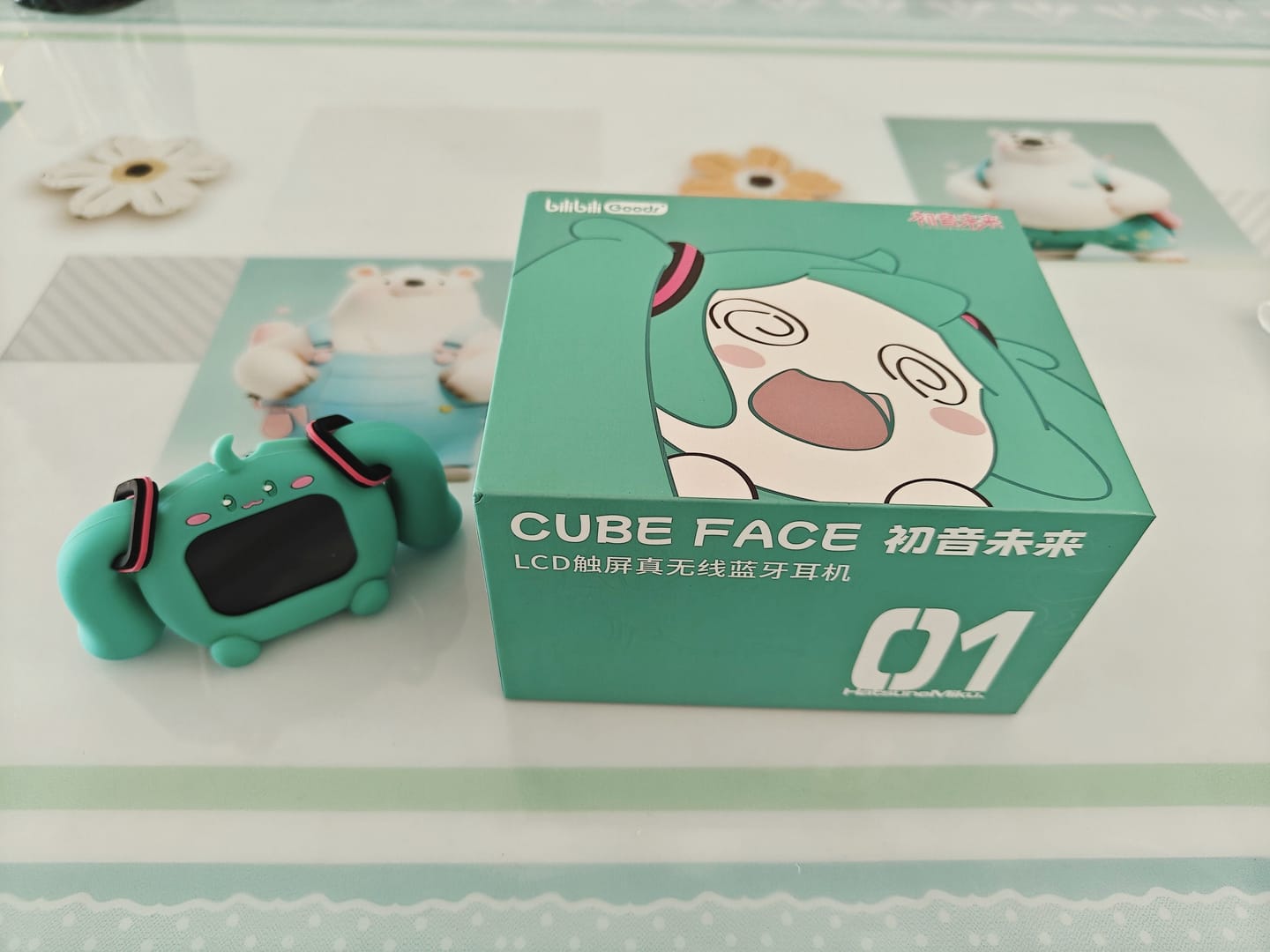 Customer photo review of Officially Licensed Hatsune Miku Wireless Earphones with Smart Display Desktop Stand