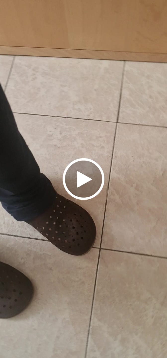 Customer video review of Women Summer Casual Hole Genuine Leather Slippers