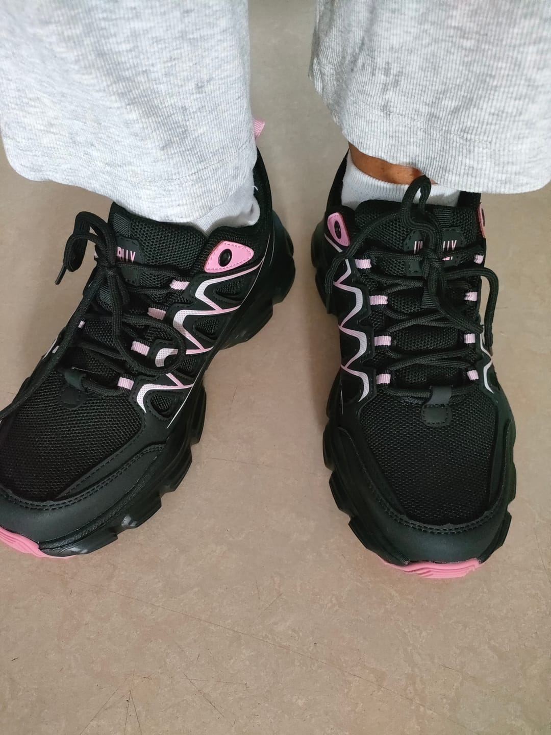 Customer photo review of Baskets de Sécurité en Acier pour Femme : Style, Protection et Confort au Quotidien