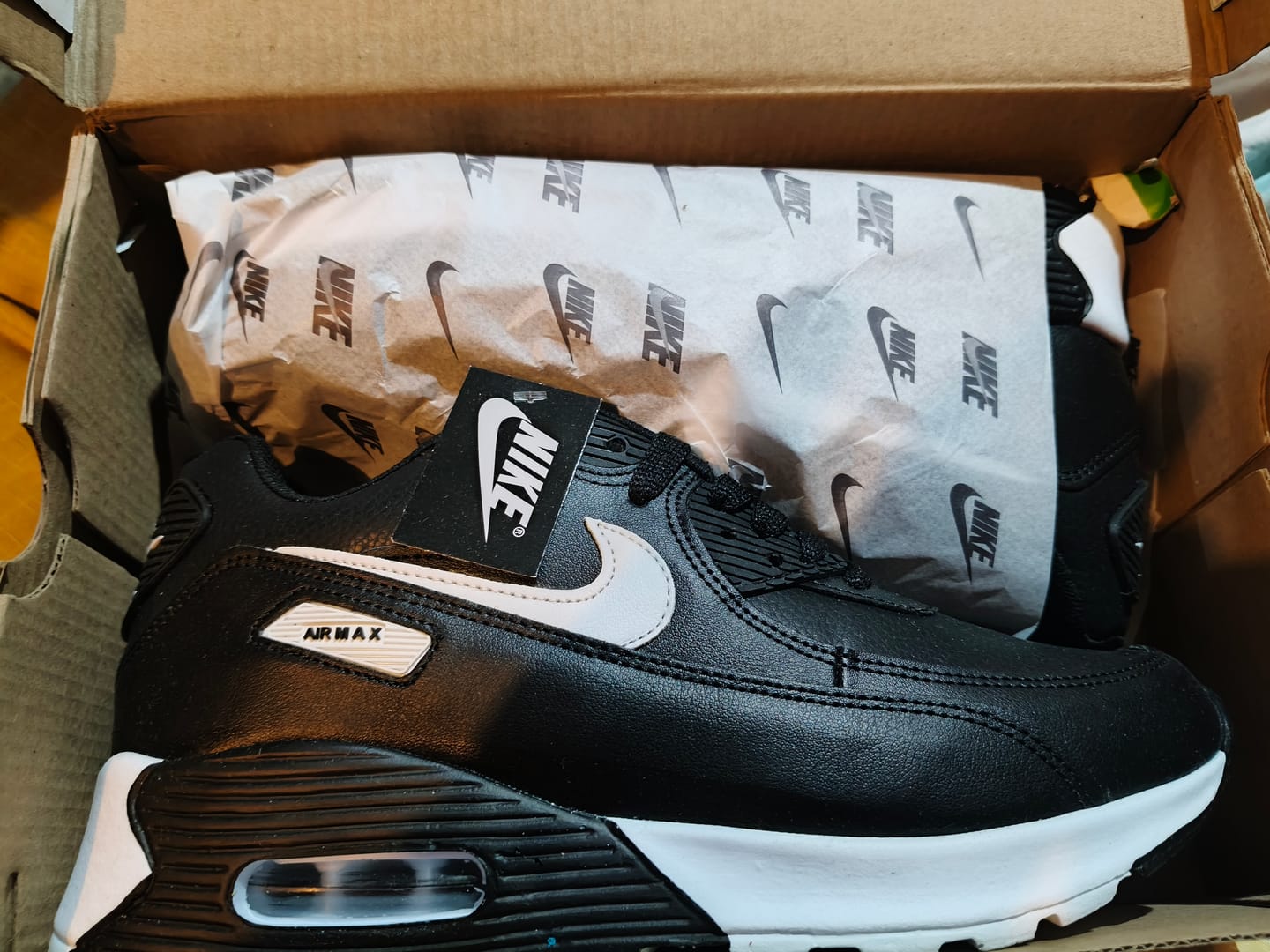Customer photo review of Tenis Max 90 Negro Blanco Sintetico