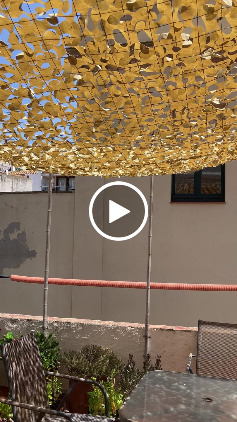 Customer video review of Red de camuflaje reforzada beige