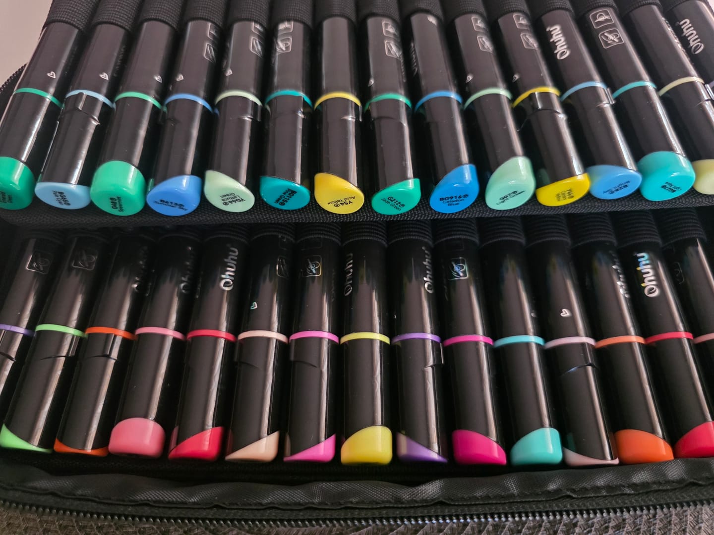 Customer photo review of Ohuhu Dual Nib Waterproof Acrylic Pen 30 / 60 / 90 Colors - Kakaako