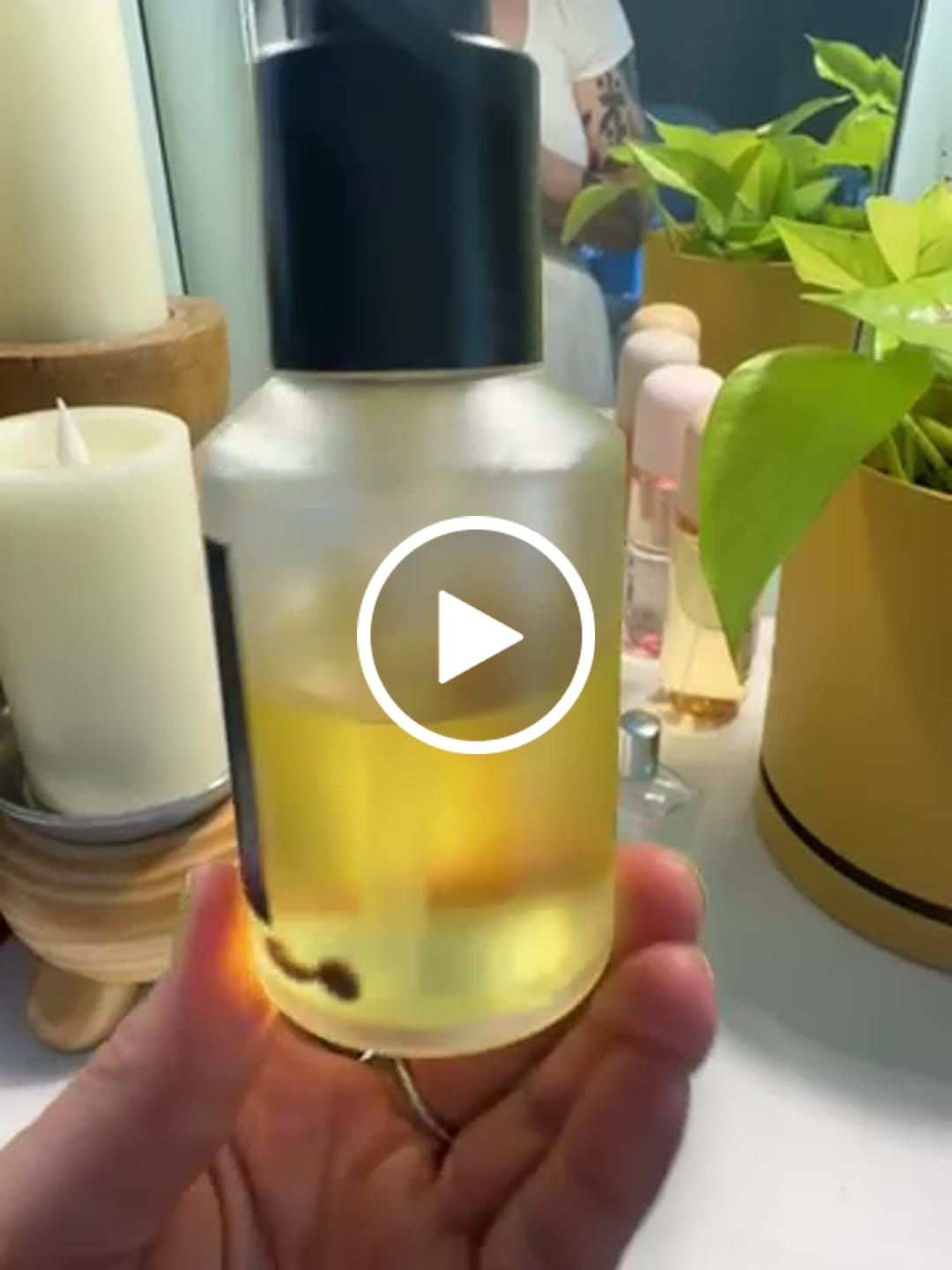 Customer video review of reSIN body oil