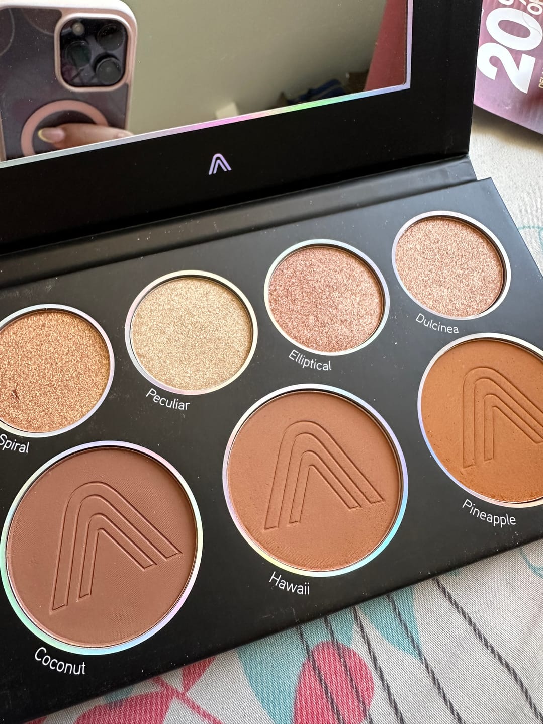 Customer photo review of PALETA DE CONTORNOS E ILUMINADOR GLAMBLACK