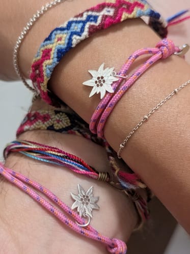 Recensione con foto di un cliente su Stella alpina - Bracciale paracord e argento 925