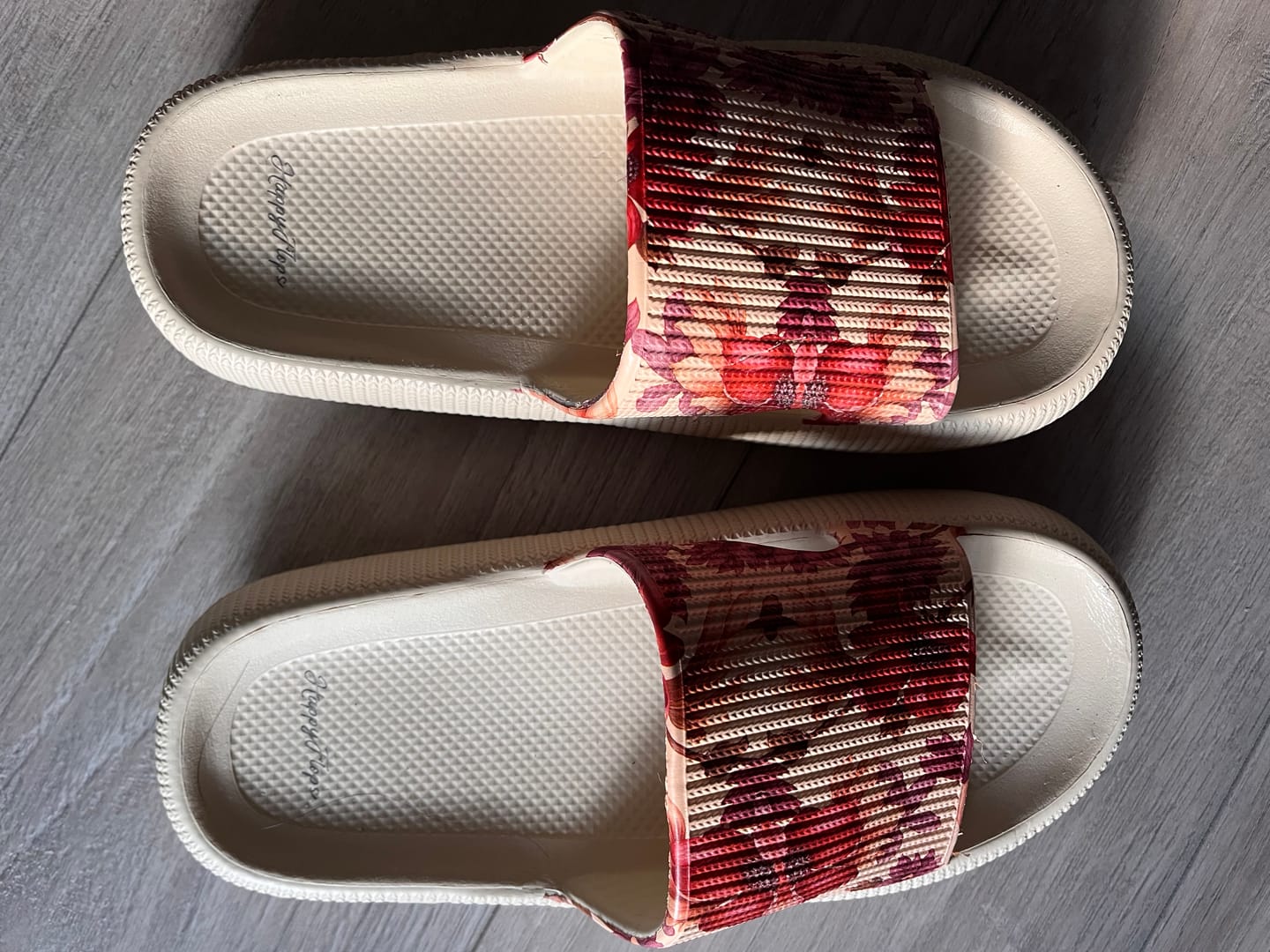 Customer photo review of HappyFlops Botanics