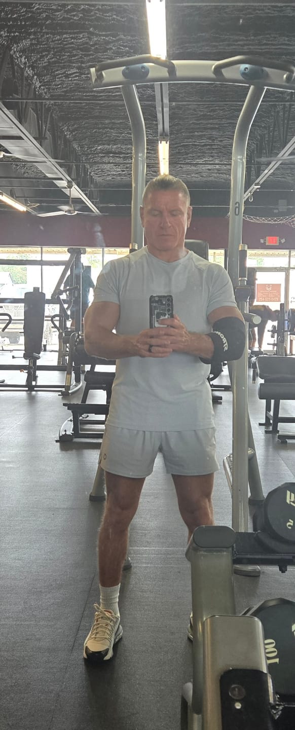 Customer photo review of Essential Shorts 5" Inseam