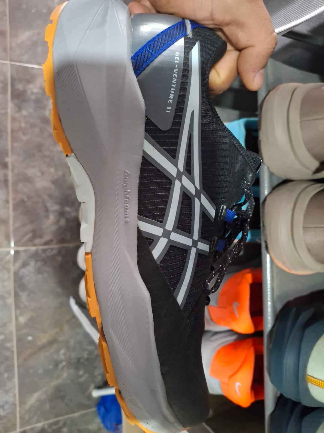 Customer photo review of Asics Gel Venture 11 Hombre Black Cool Grey