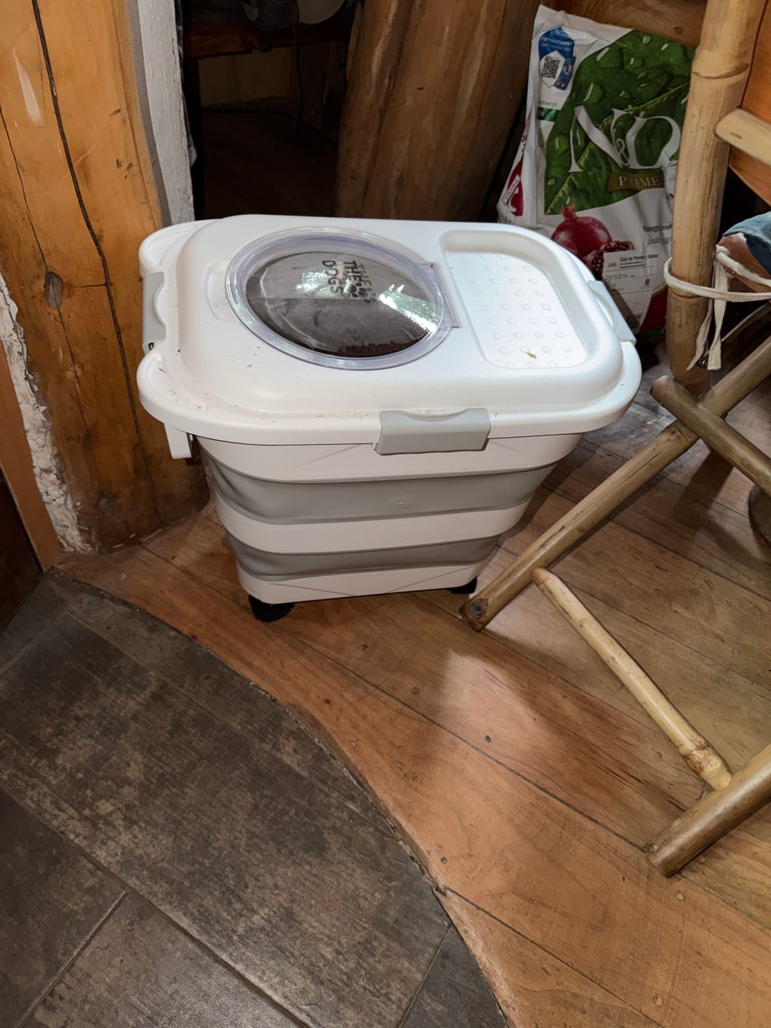 Customer photo review of Contenedor Hermético THE DOGS — Alimento fresco y sin olores