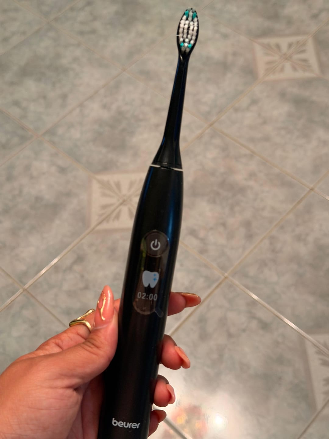 Customer photo review of Cepillo Dental Eléctrico Recargable | Sónico | Con 5 Programas de Limpieza y 2 Cabezales | Beurer