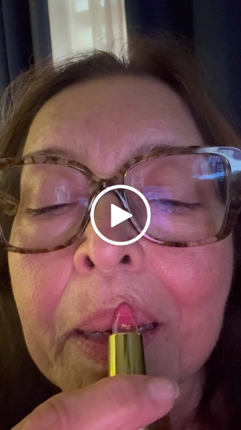 Customer video review of Areliaa Signature Lipstick