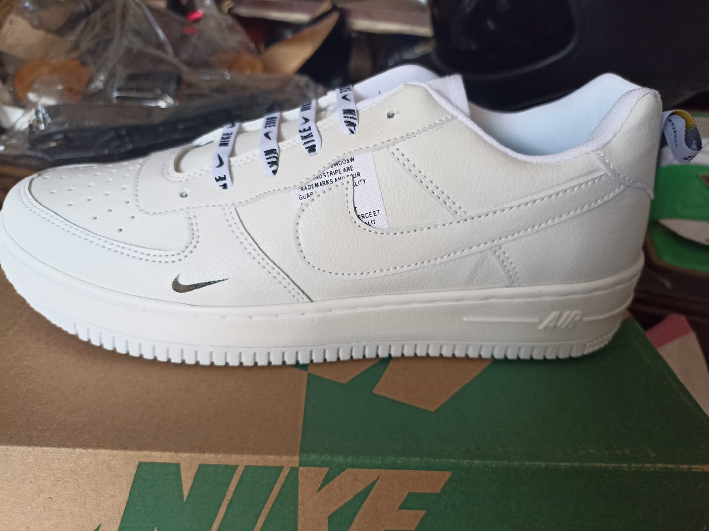 Customer photo review of Tenis 275 Blanco Total