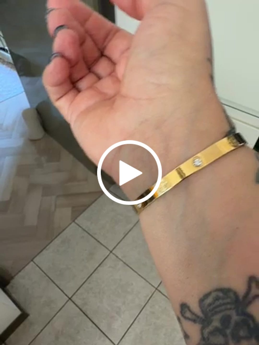 Customer video review of Bracciale Rigido con Zirconi – Oro Giallo, Oro Rosa o Oro Bianco