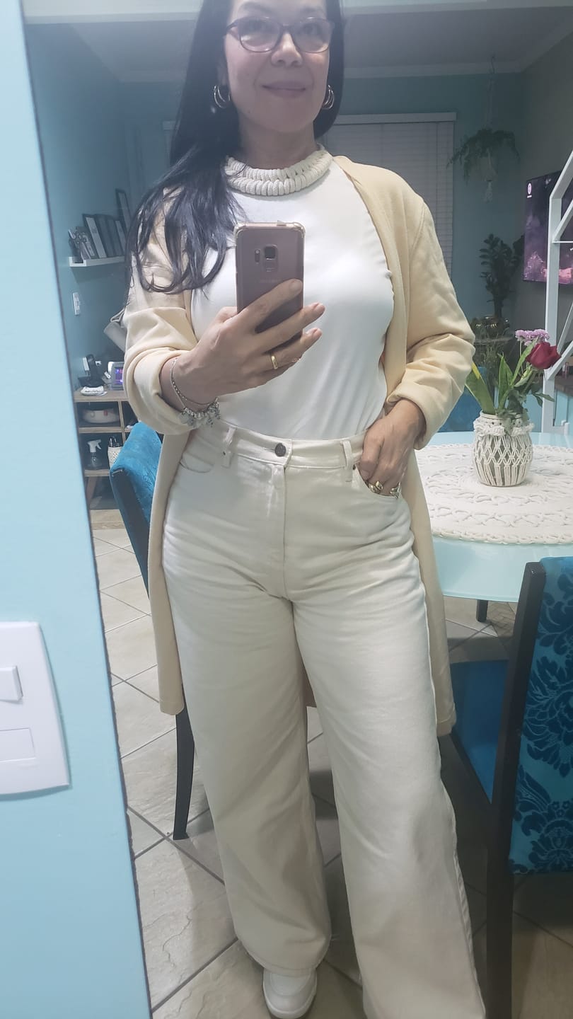 Customer photo review of Calça Jeans Wide Leg Buriti Bege