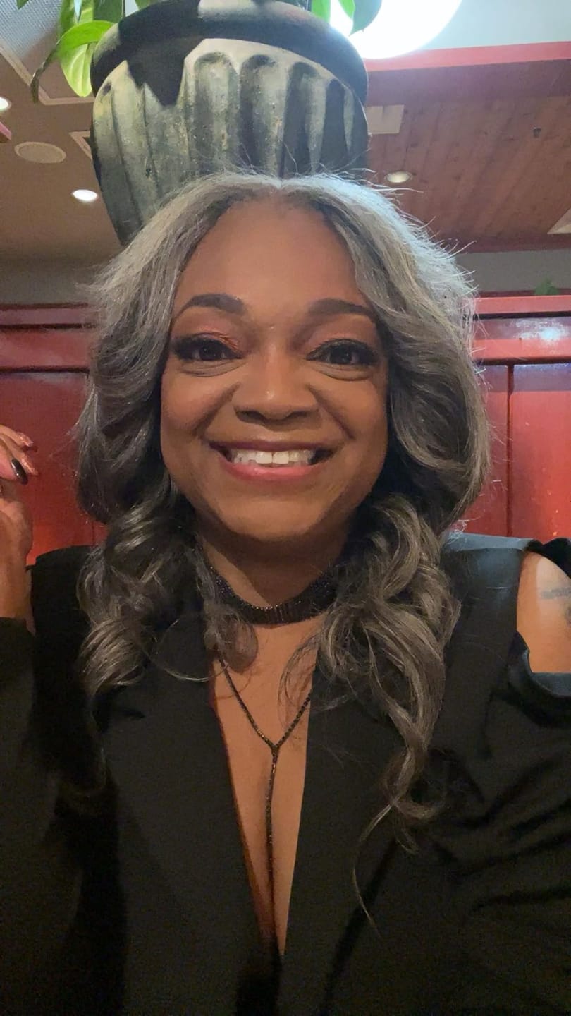 Customer photo review of Luvwin 5x5 Salt & Pepper Body Wave Glueless Bob Wig 100% Human Hair