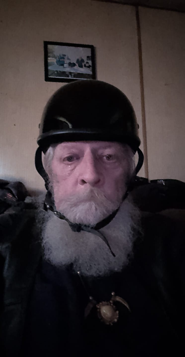 Customer photo review of SOA Smallest Lightest DOT Beanie Gloss Black No Peak