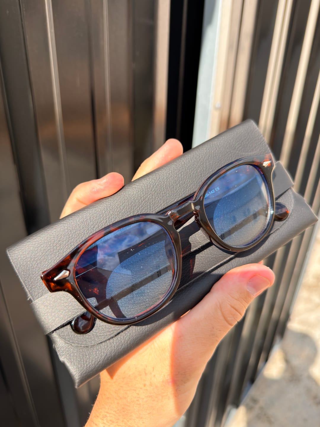 Customer photo review of Óculos de Sol Berlim