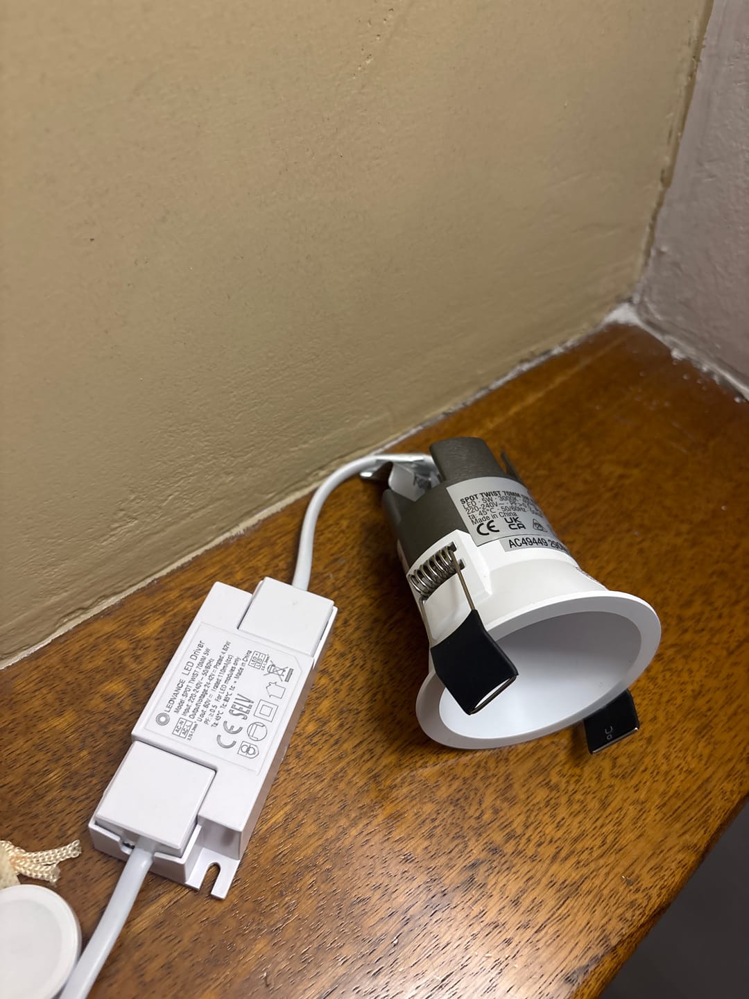 Customer photo review of LEDVANCE SPOT TWIST Downlight Ø 70mm, weiß, 5W, 400lm, 830 WT