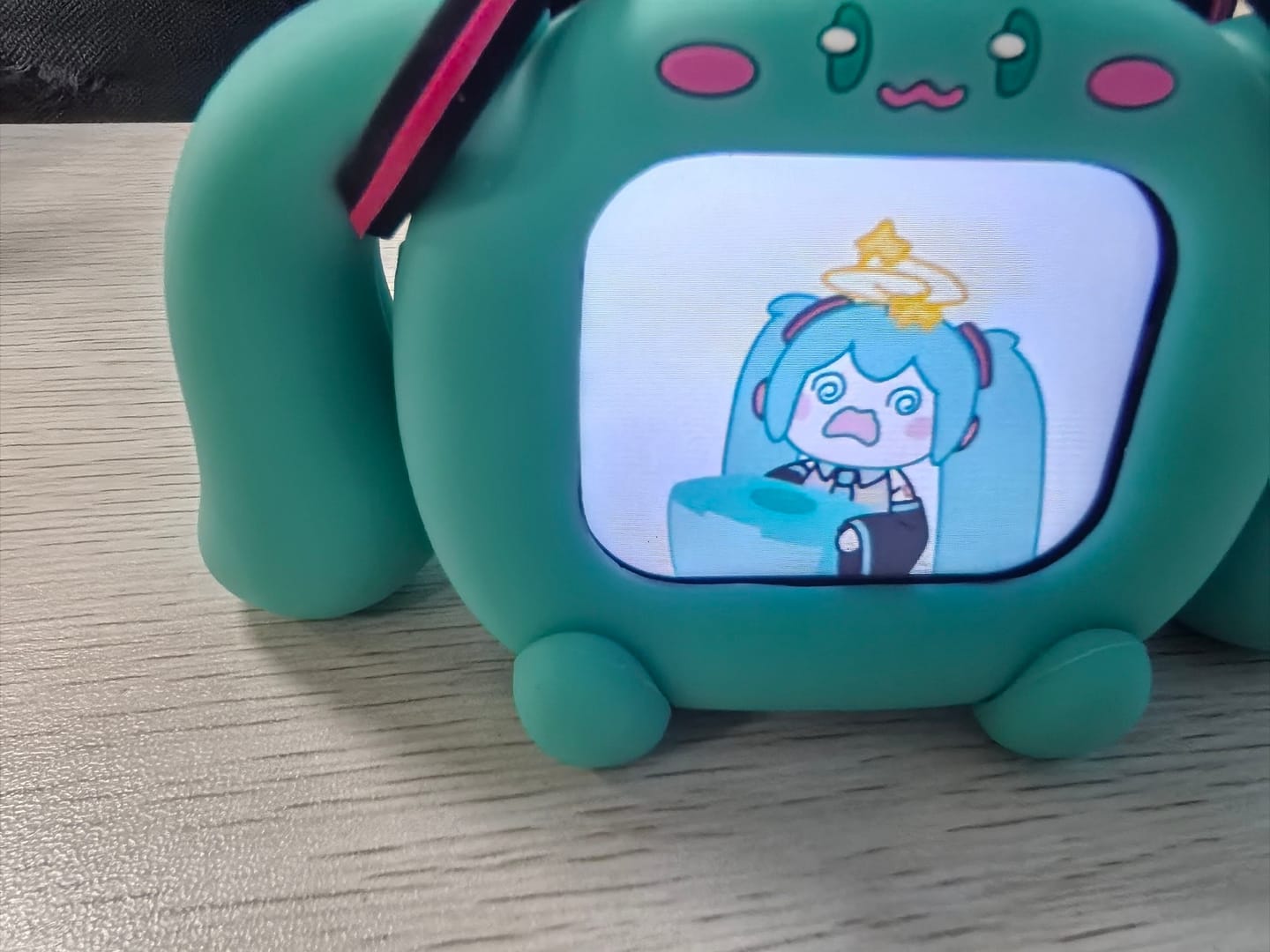 Customer photo review of Officially Licensed Hatsune Miku Wireless Earphones with Smart Display Desktop Stand