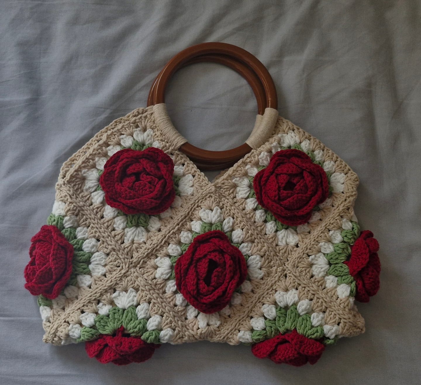 Customer photo review of 1980 Rose Handbag Crochet DIY KIT