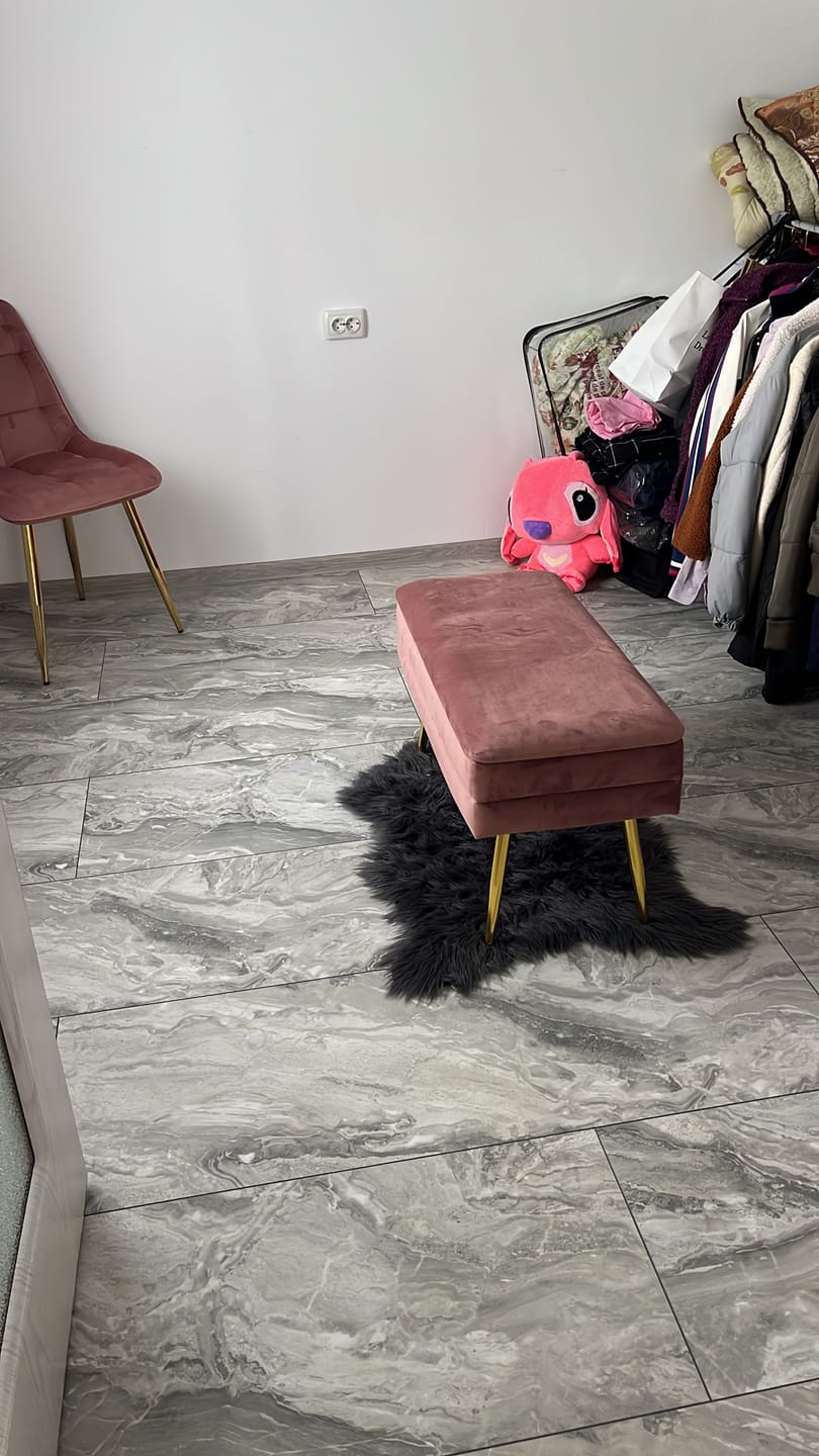 Customer photo review of Scaun tapitat stofa catifelata CHIC, roz/auriu, 50x58x88 cm