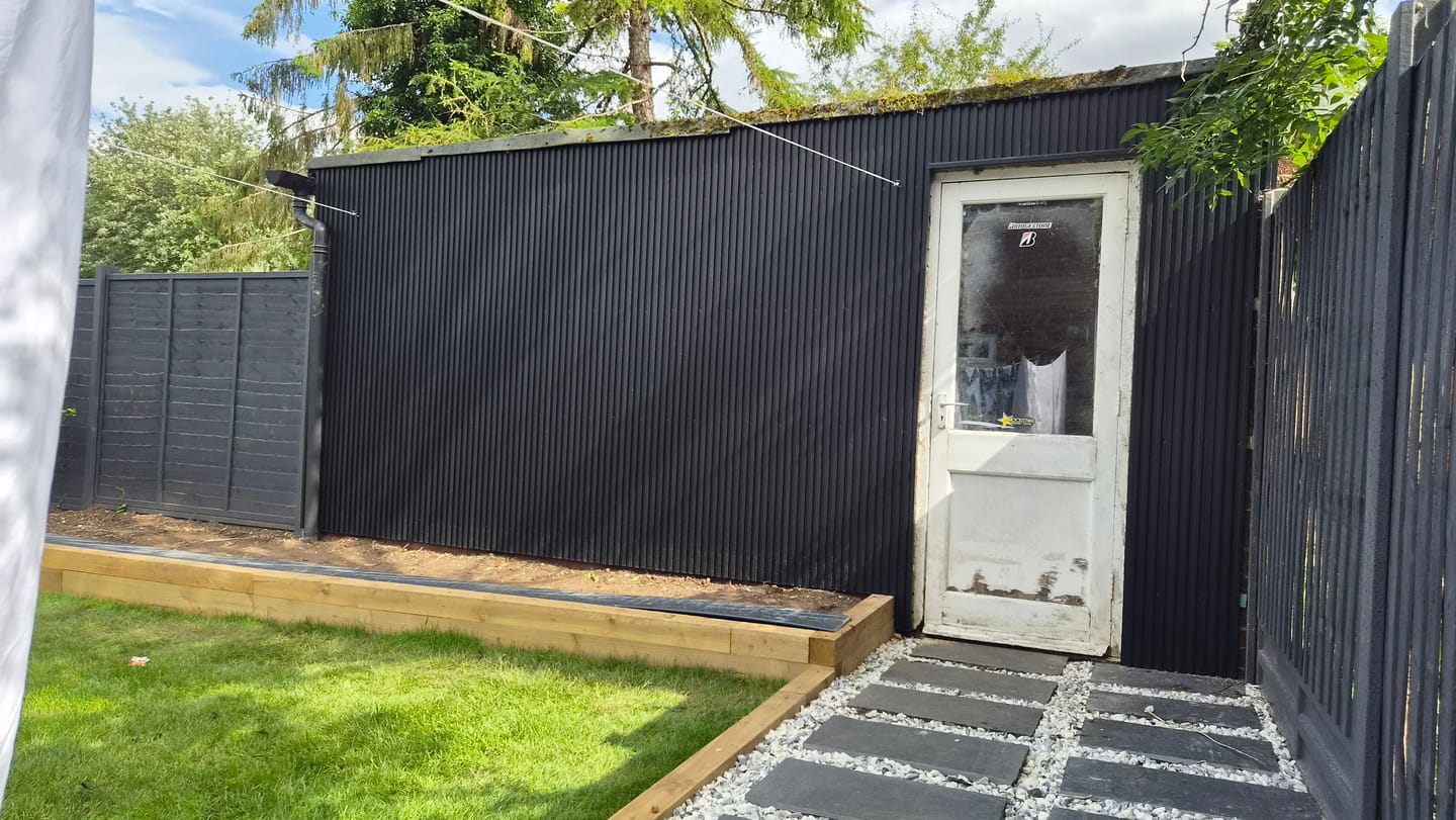 Customer photo review of Exterior Seamless Outdoor Panels 2.4m × 2.4m (16 Panels Per Pack) Multiple Colours