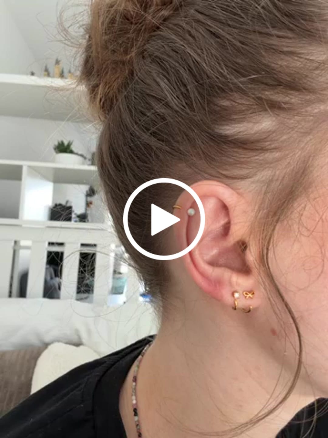 Customer video review of Stay Close Bow Hoops Set