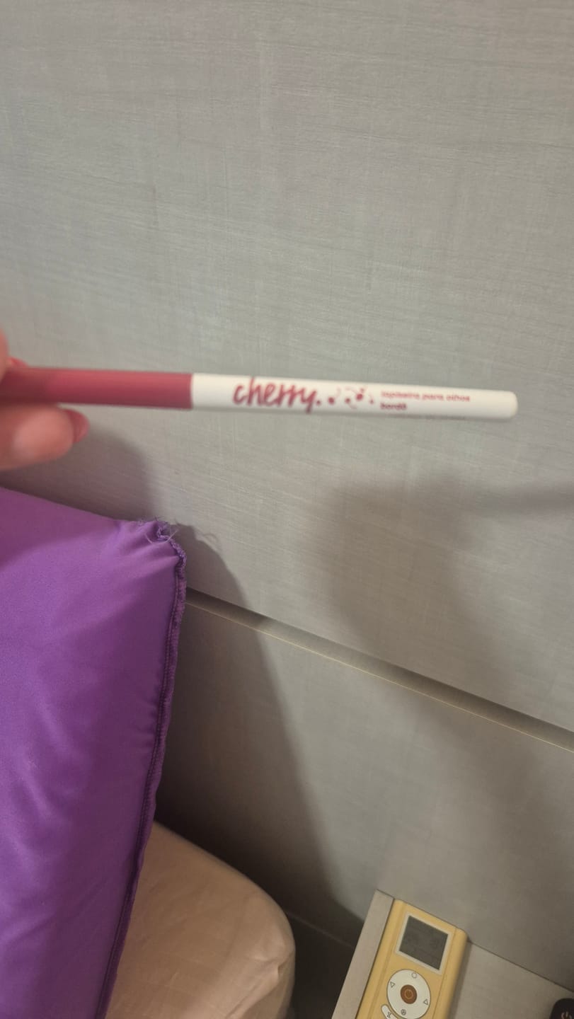 Customer photo review of Lapiseira Labial Lipliner Ela É - Vizzela