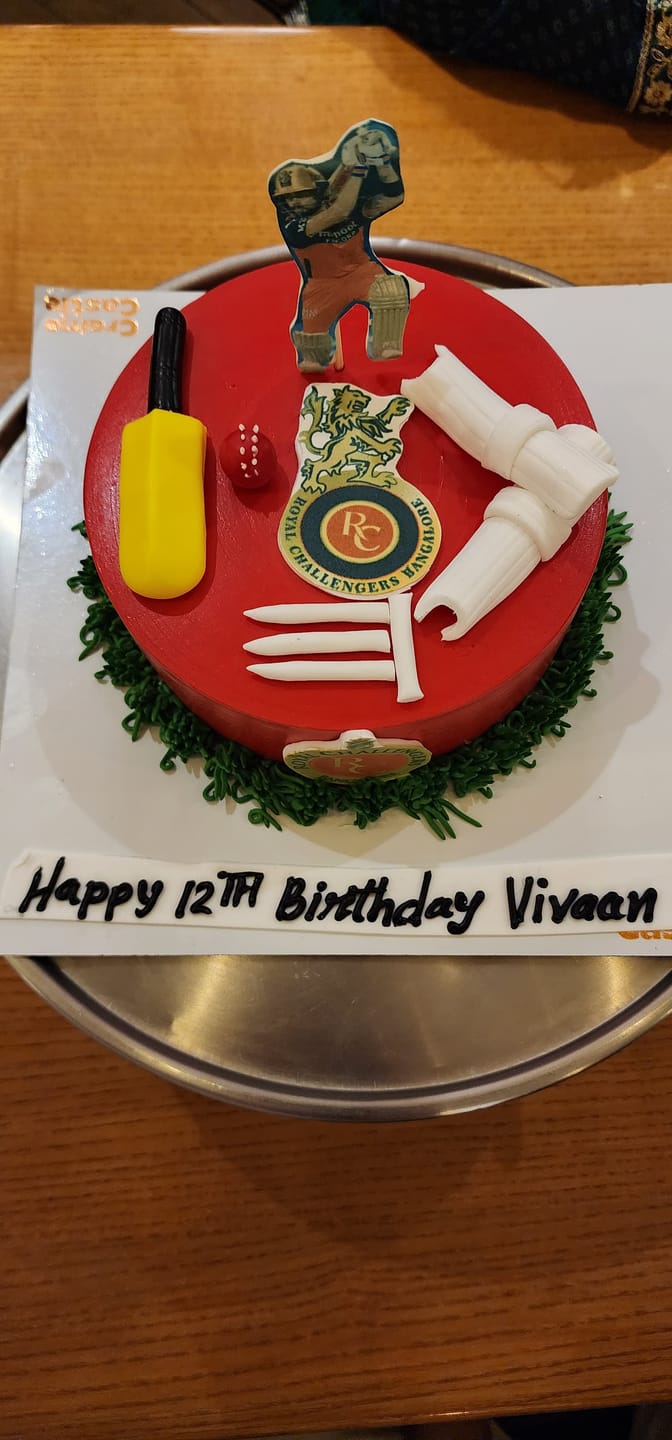 Customer photo review of RCB Theme Kohli Cake