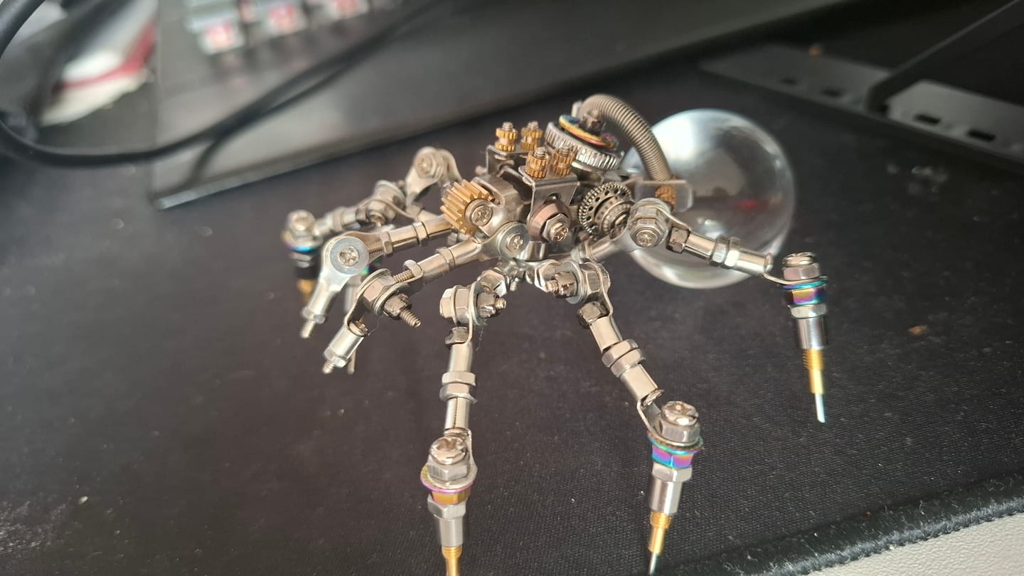 Customer photo review of Crystal Lamp Jumping Spider