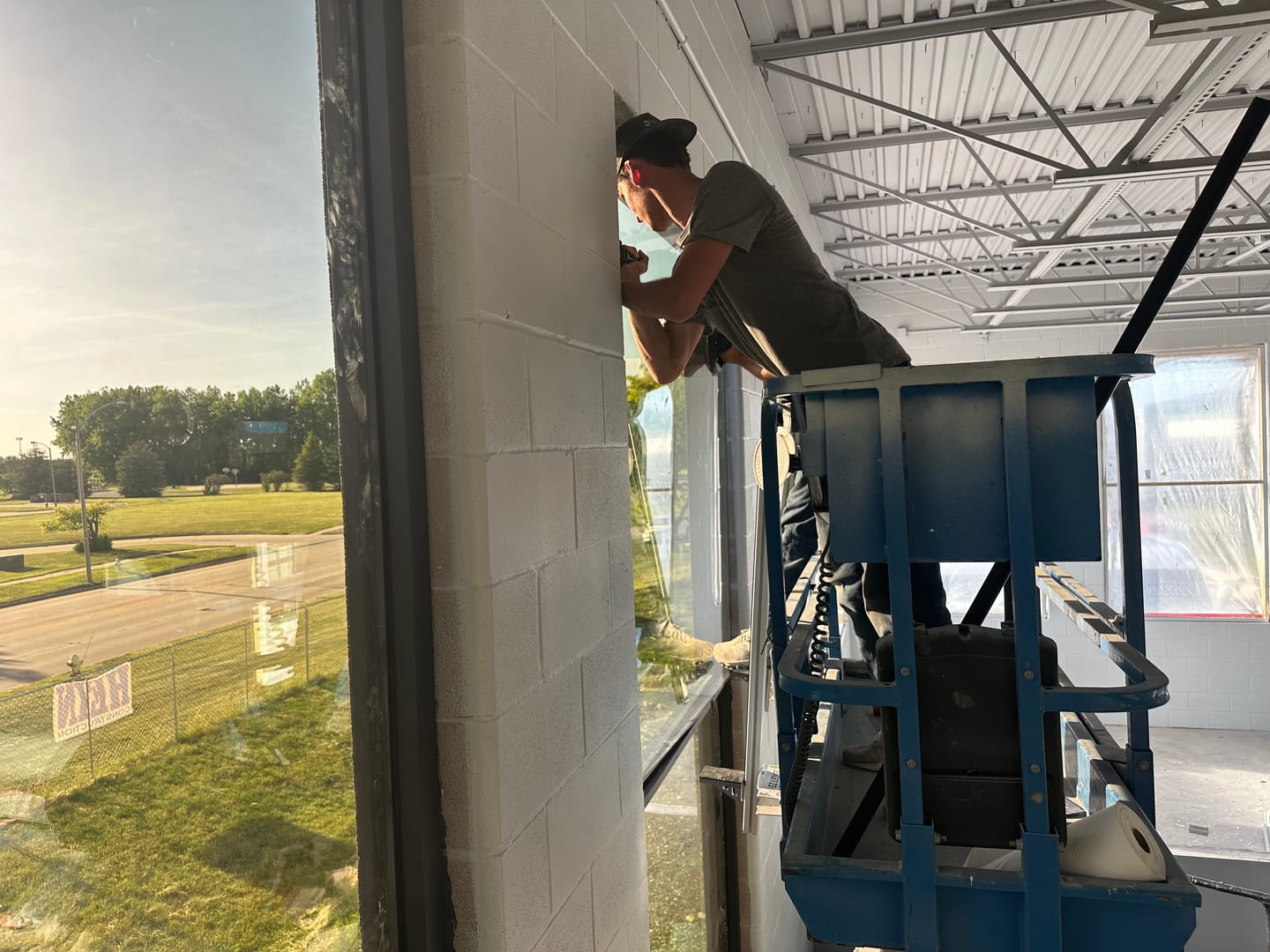 Customer photo review of EZ Ledge™ Glass Lifter