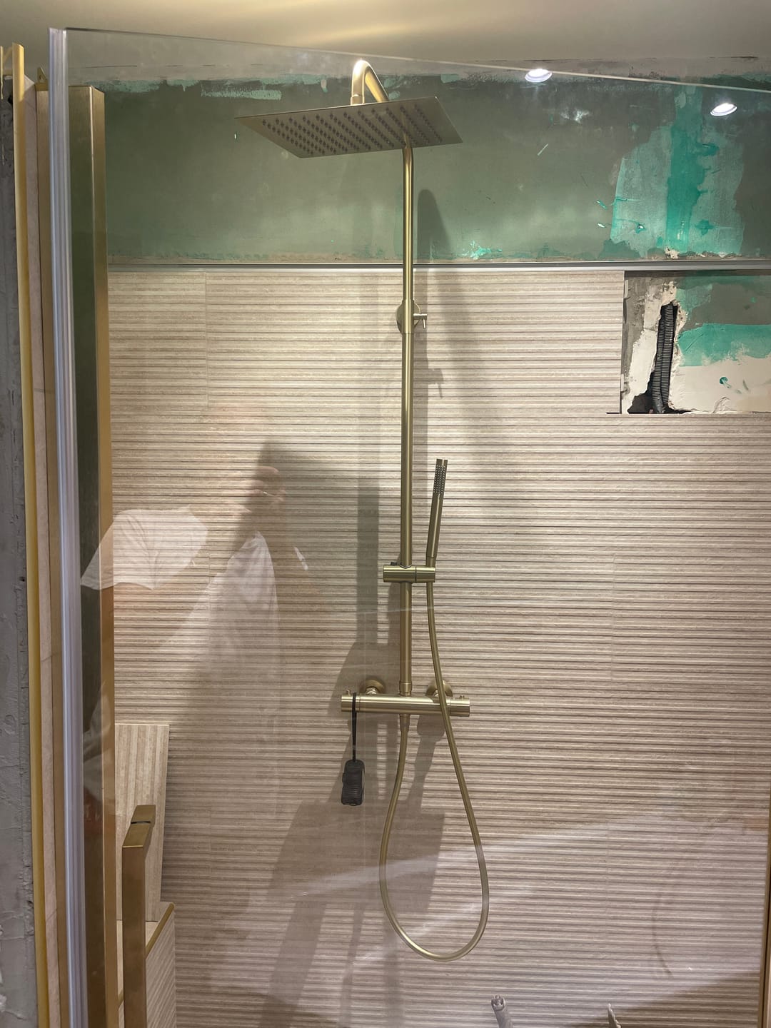 Customer photo review of Colonne de Douche Thermostatique Or Brossé