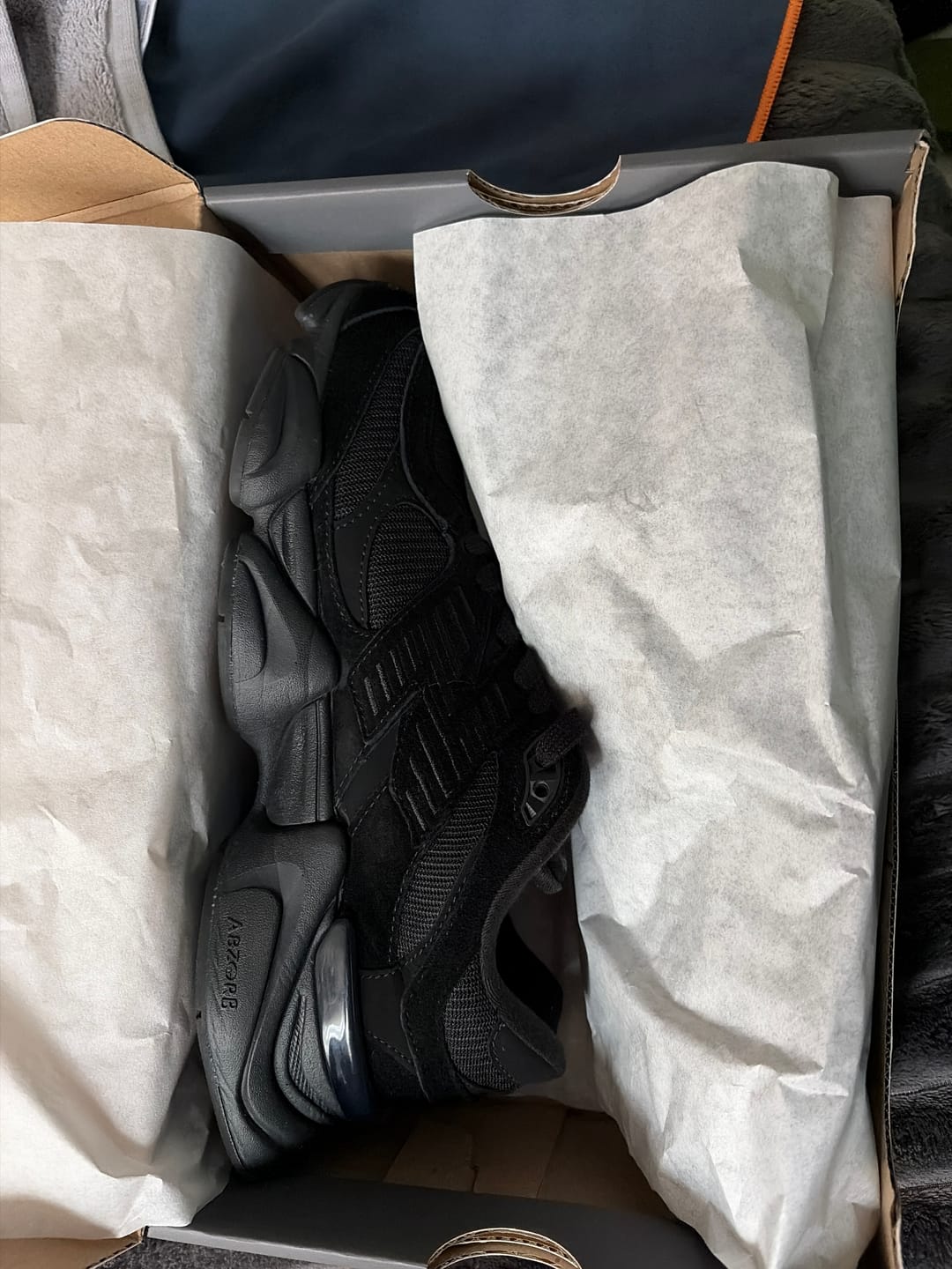 Customer photo review of New Balance 9060 Negro México Hombre y Mujer