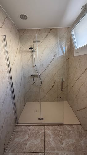 Customer photo review of Panneau Mural PVC Effet Marbre Beige – Imperméable Salle De Bain et Douche
