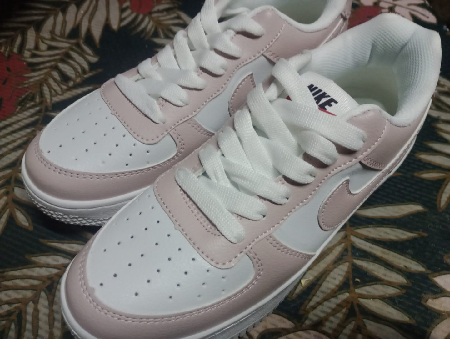 Customer photo review of Tenis 270 Maquillaje Blanco