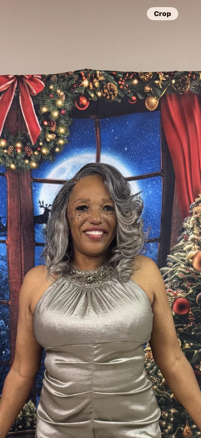Customer photo review of Luvwin 5x5 Lace Salt & Pepper Side-Part Layered Bob with Natural Waves 100% Human Hair Wig For Mature Women