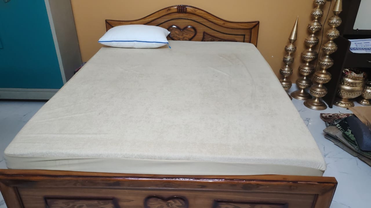 Customer photo review of Flo Aloe Vera Gel Infused Waterproof Mattress Protector