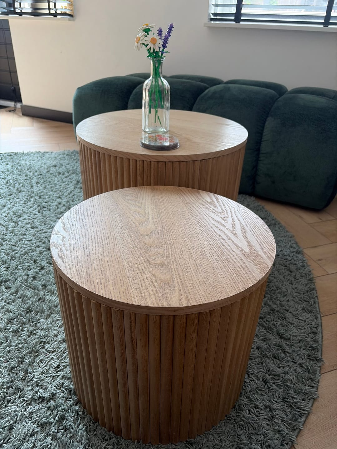Customer photo review of YATOMI - Set de 2 tables basses rondes en bois massif avec rangement