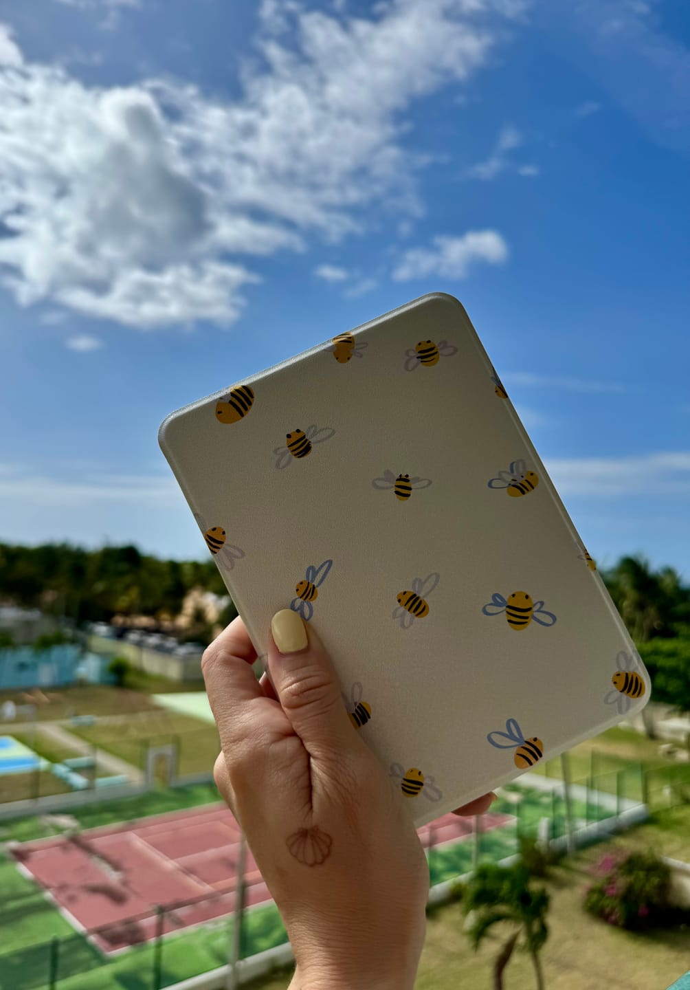 Customer photo review of Honey Bee - Kindle Case