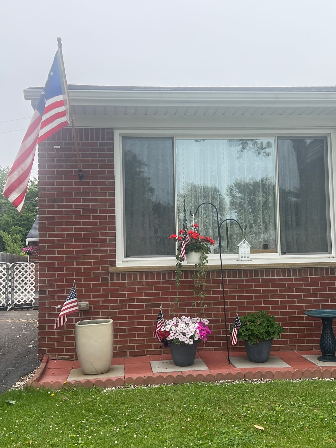 Customer photo review of 3' x 5' Betsy Ross Flag Set