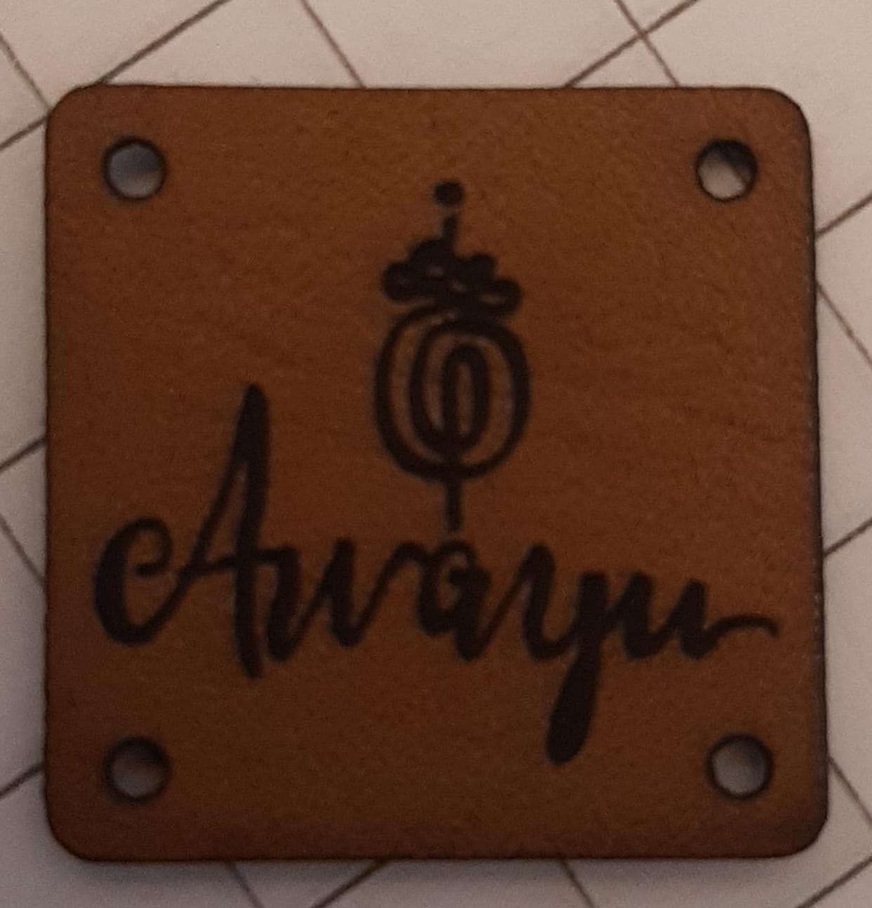 Customer photo review of Etiquetas ecocuero 2x2 cm