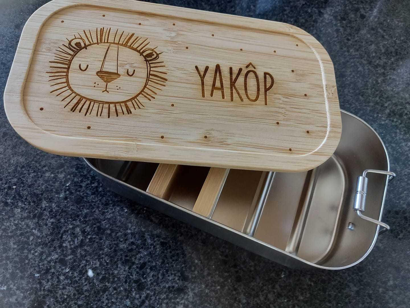 Customer photo review of Brotdose personalisiert Löwenkopf