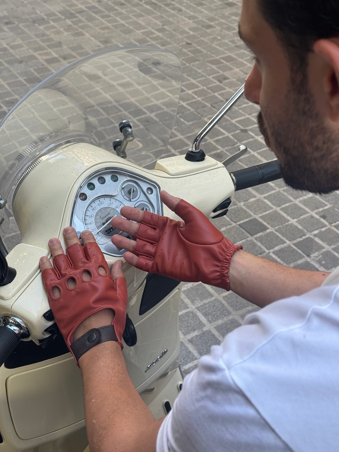 Customer photo review of Parmaksız Deri Sürücü Eldiveni Taba